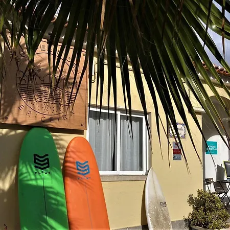 Surfer's Den ホステル *