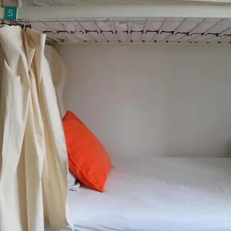 Surfer's Den ホステル *