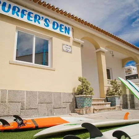 Surfer's Den ホステル エリセイラ