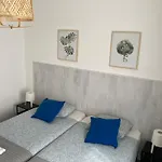 Хостел Surfer's Den *