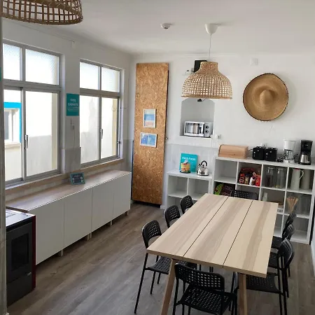 Hostel Surfer's Den *