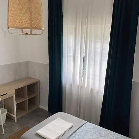 Surfer's Den Hostel *