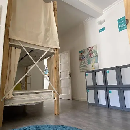 Surfer's Den * Ericeira