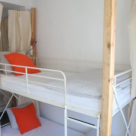 Hostel Surfer's Den