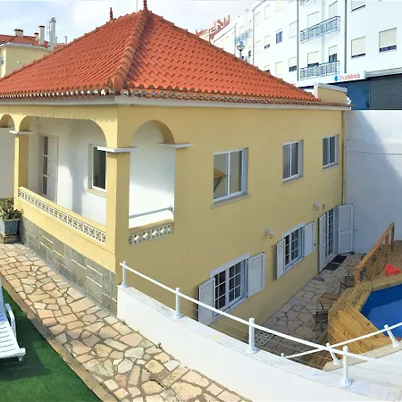 Hostel Surfer's Den
