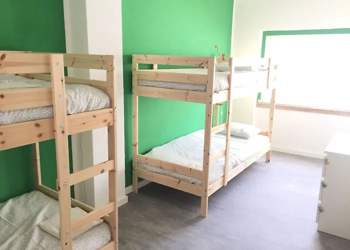 Surfer's Den Hostel *