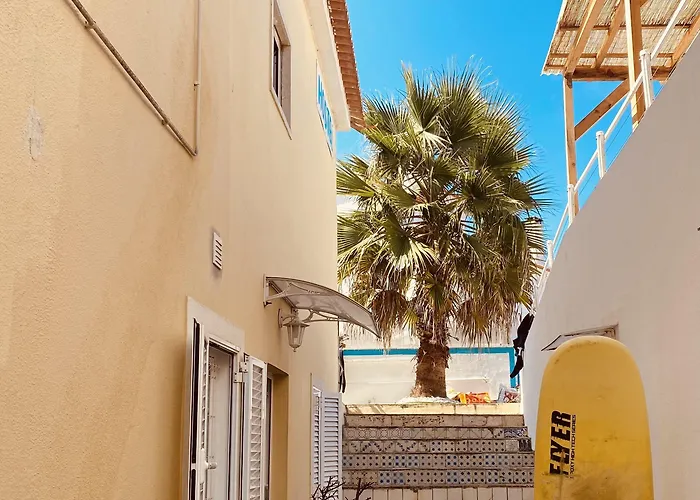 Hostel Surfer's Den Ericeira